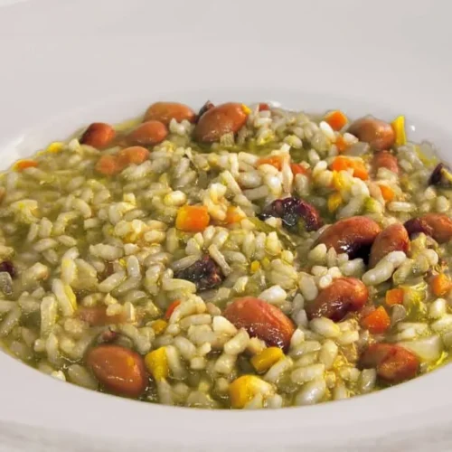Reinvente seu prato: 5 maneiras criativas de saborear arroz e feijão além do comum