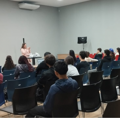 CRESCER lança programa gratuito de aulas preparatórias de Artes e Inglês em Mogi