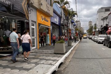 Projeto que altera ‘Lei Mogi Mais Viva’ prevê ampliar publicidade em vitrines e mudar regras para outdoors