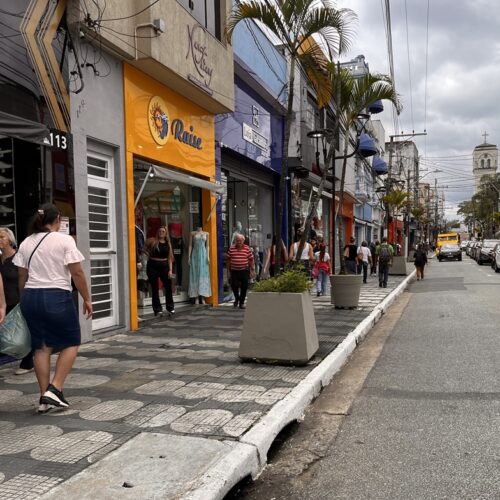 Projeto que altera ‘Lei Mogi Mais Viva’ prevê ampliar publicidade em vitrines e mudar regras para outdoors
