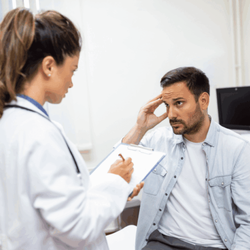 Uso frequente de remédio para dor de cabeça pode causar efeito rebote? Neurologista explica