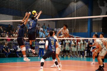 Suzano Vôlei e Vôlei Renata duelam nesta sexta em busca da ponta do Campeonato Paulista